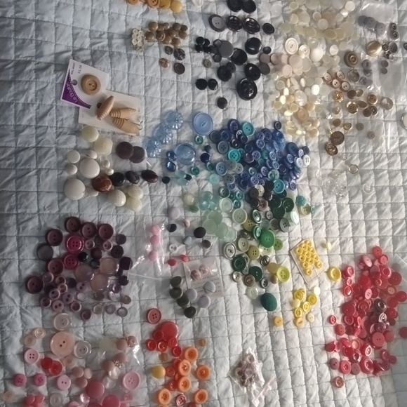 Vintage Buttons - Picture 3 of 14